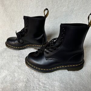NEW Dr. Martens 1460 Smooth Black Leather Lace Up Boots